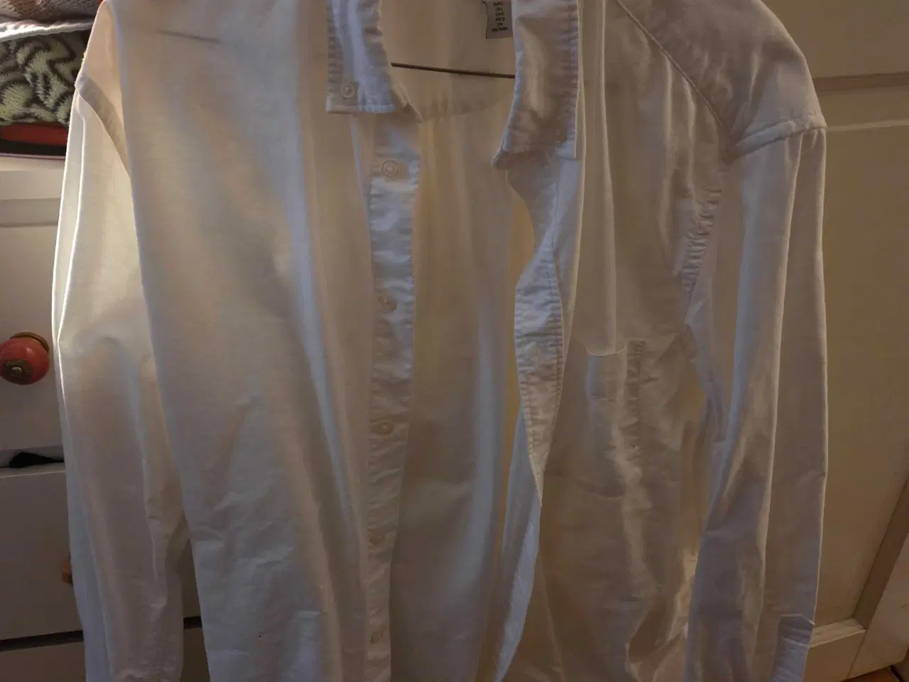 Billede 1 - Hvid H&M skjorte 