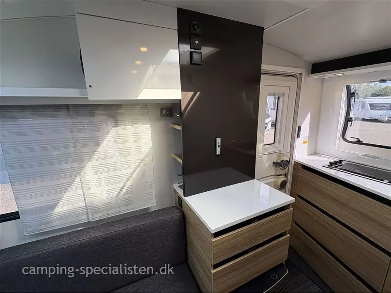Billede 11 - 2018 - Adria Action 361 LH Panorama   Adria Action 361 LH 2018 - Se den nu hos Camping-Specialisten.dk