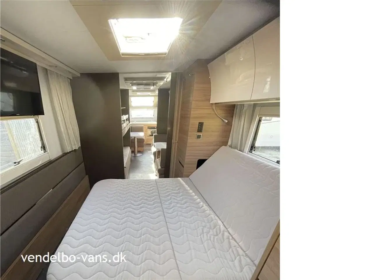 Billede 7 - 2016 - Adria Alpina 903 HT   ALDE varmesystem - Endekøkken og Ende toilet
