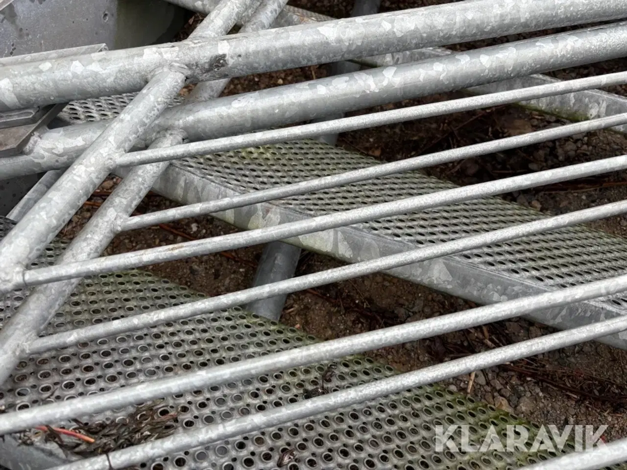 Billede 11 - Galvaniseret trappe med gelænder og repos.