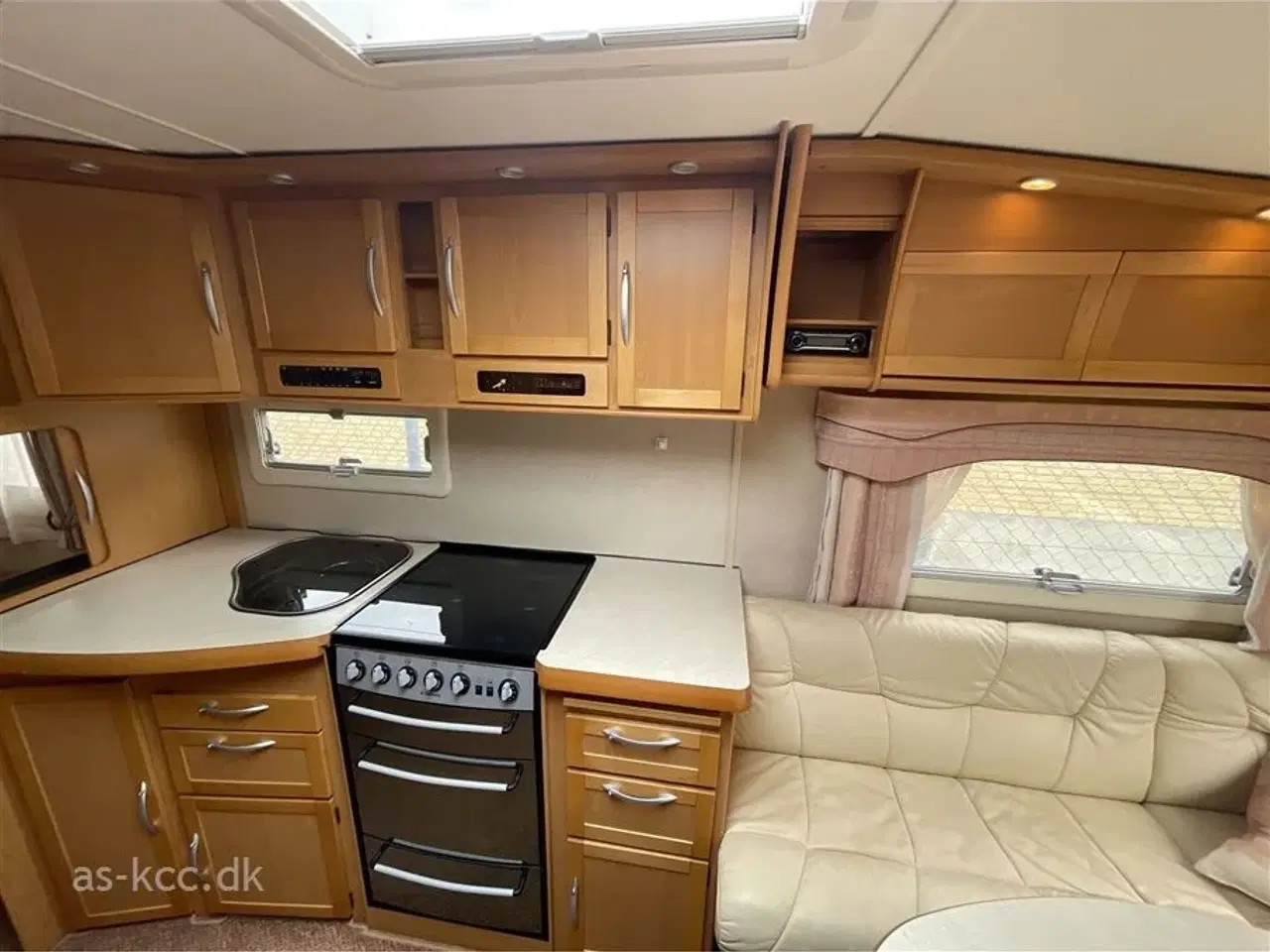 Billede 9 - 2008 - Kabe Royal 560 XL KS   Kabe Royal 560XL KS  årg 2008 4 sovepladser,5 siddepladser byvand, lædersæder, Alde Centralvarme ,mover