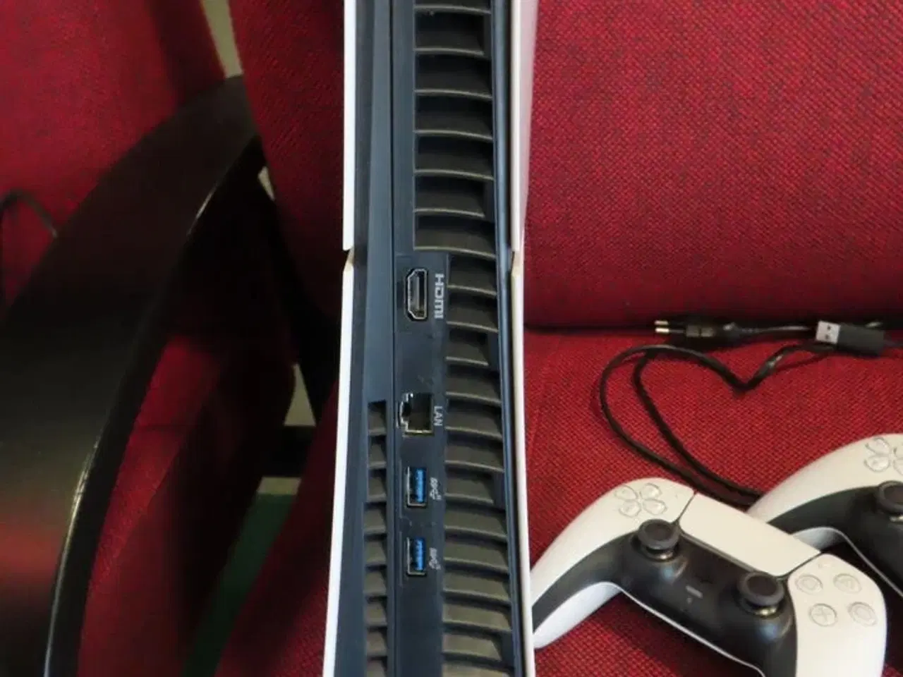 Billede 5 - SONY PLAYSTATION 5, model CFI-2016 med to controllere