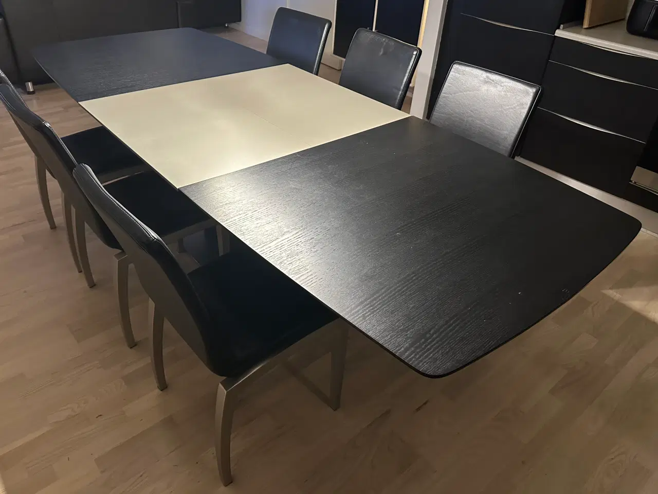 Billede 4 - BoConcept Spisebord og stole 