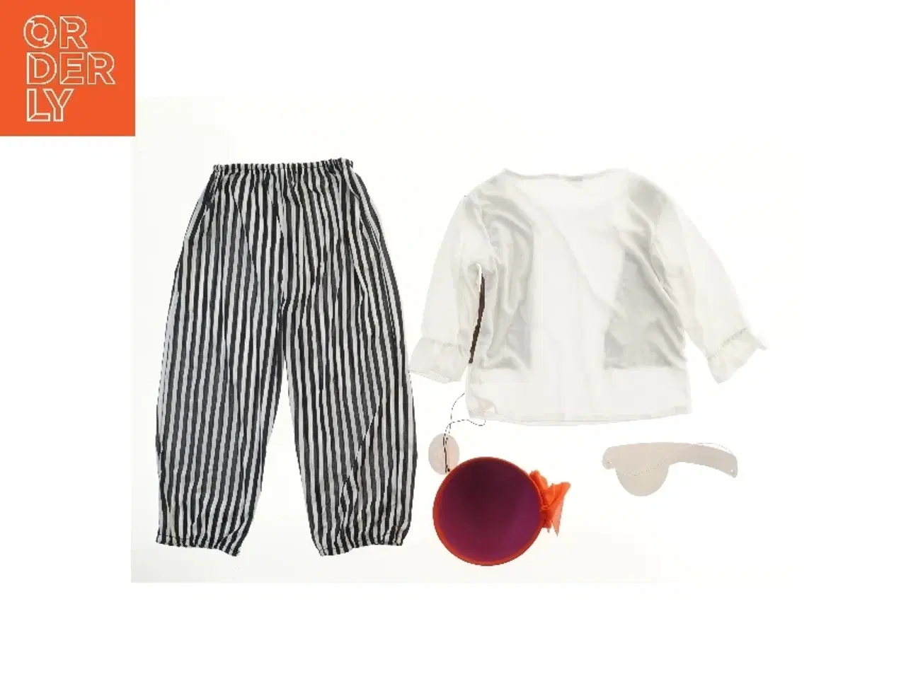 Billede 1 - Piratudklædning fra Poco Piano (str. 122)