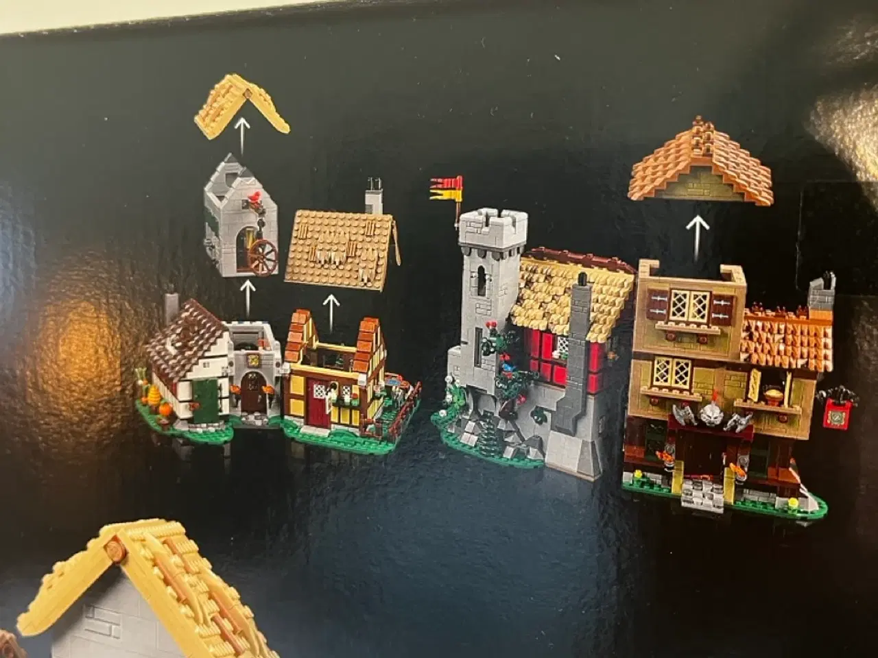 Billede 8 - LEGO Icons 10332 Medieval Town Square (uåbnet)