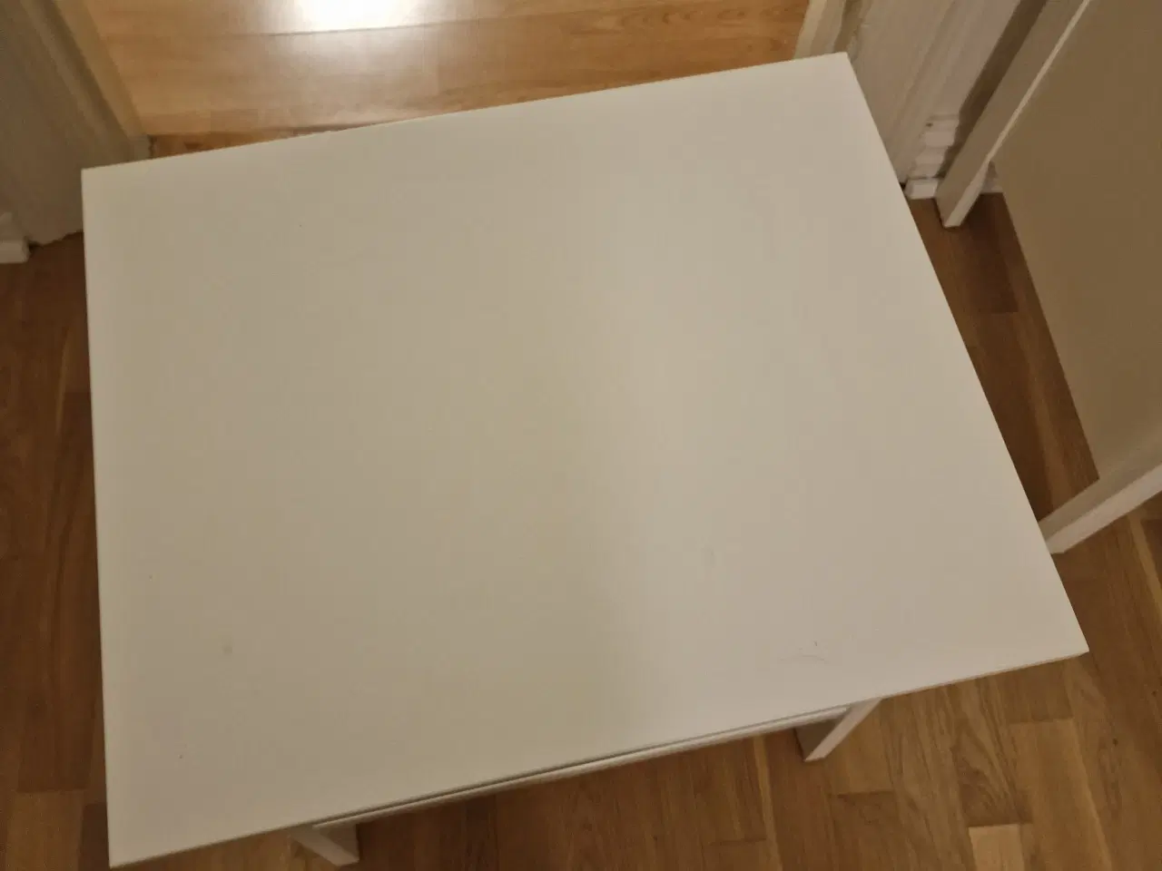 Billede 2 - Skrivebord + Lille bord 