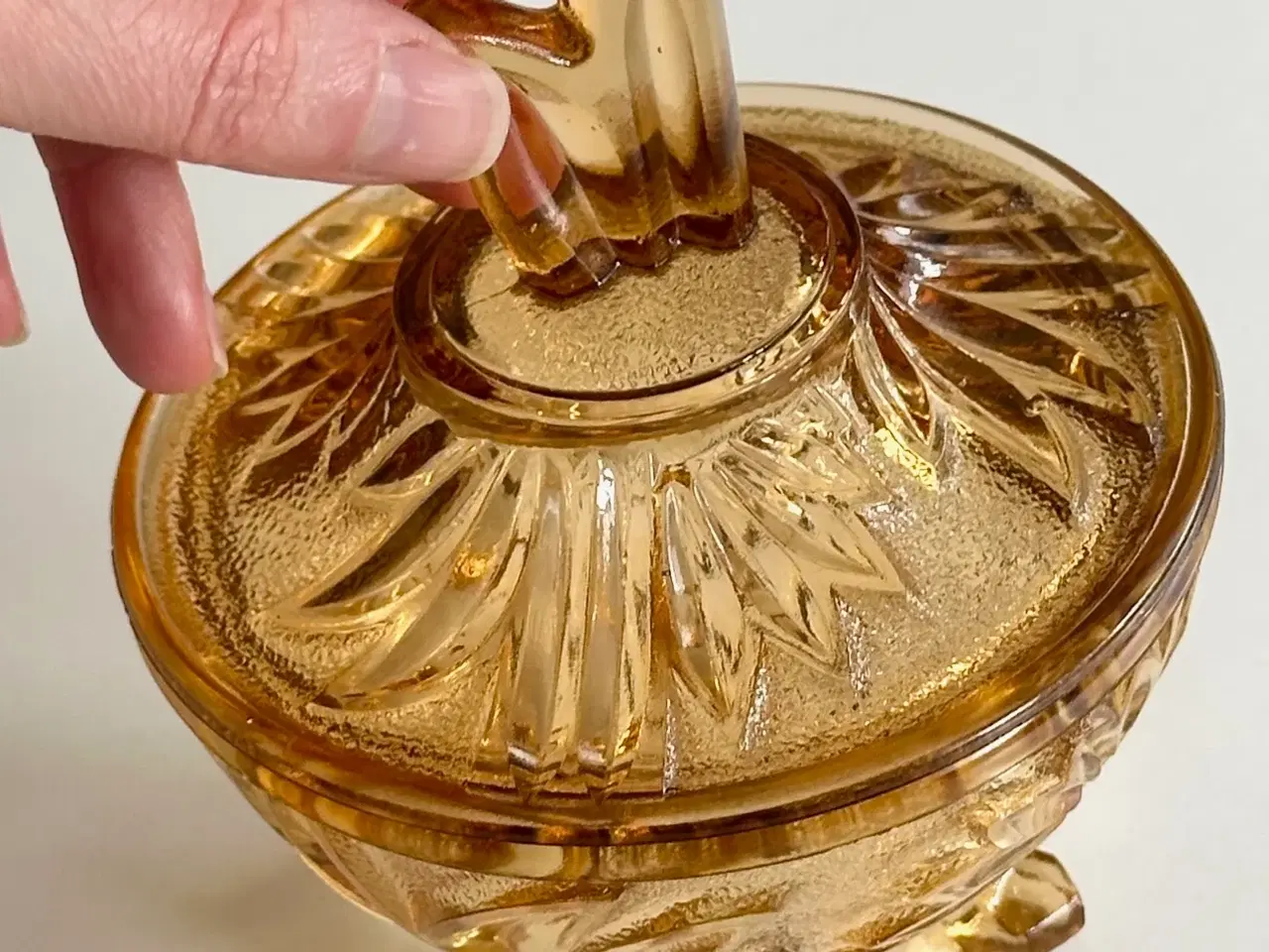 Billede 1 - Lågkrukke, ravfarvet glas