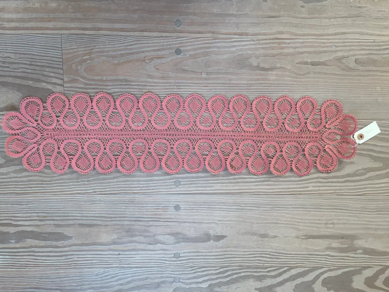 Billede 2 - Kniplet Bordløber eller festremse.