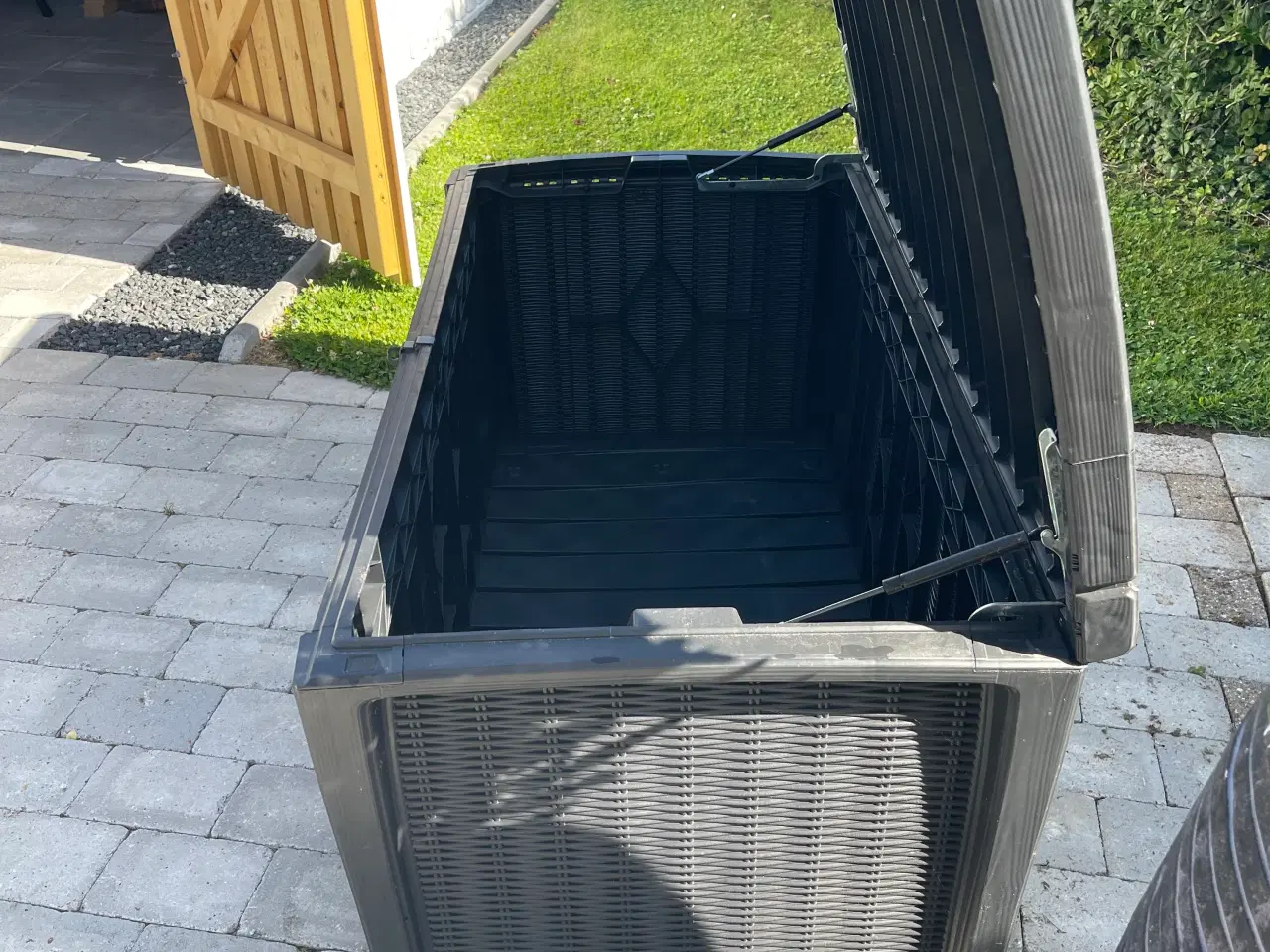 Billede 2 - Keter  hyndebox 416 l  ny
