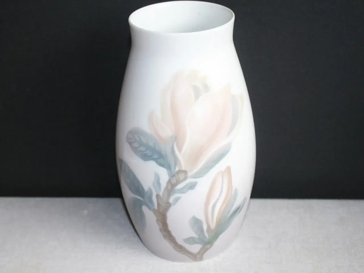 Billede 1 - Vase med Magnolia, Bing og Grøndahl 