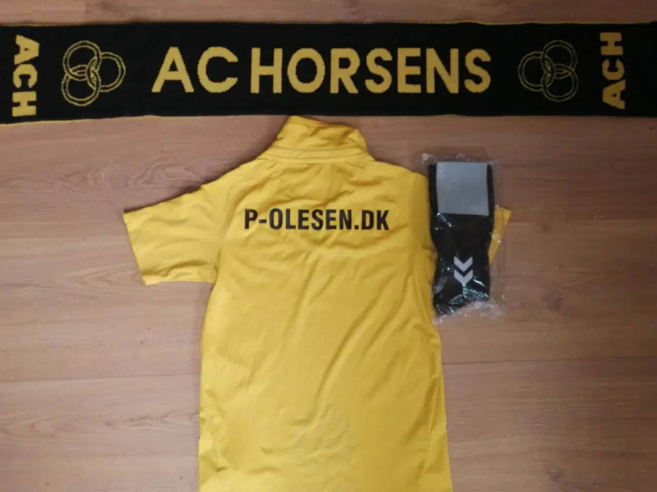 Billede 3 - AC HORSENS TRØJE(164) OG STRØMPER OG HALSTØRKLÆDE
