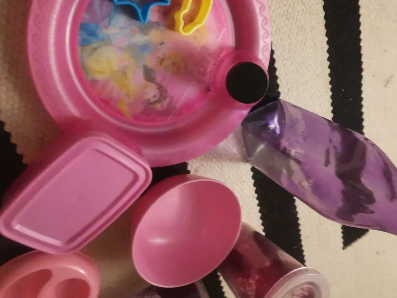 Billede 2 - Spise sæt i lyserøde farver 5 kr ialt 🌸