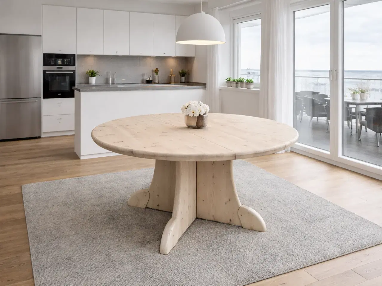 Billede 2 - Rundt spisebord i massivt fyrretræ m/ 2 tillægspla