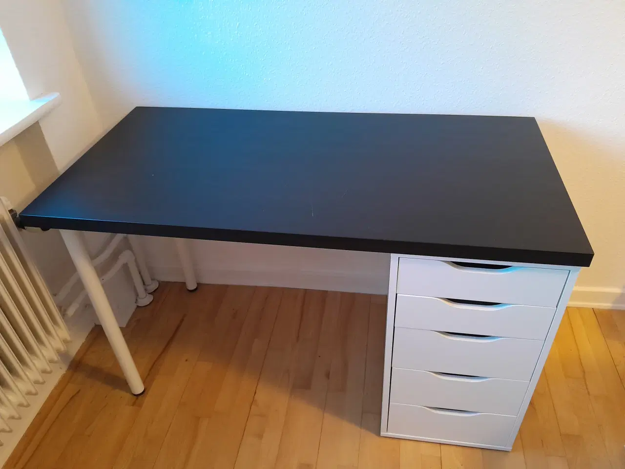 Billede 1 - Skrivebord med skuffer (LAGKAPTEN / ALEX fra IKEA)