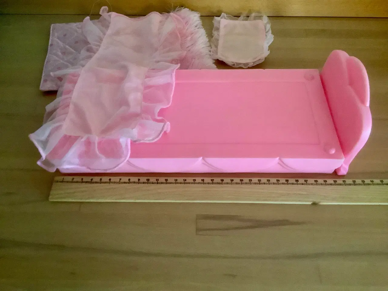 Billede 3 - Barbie dukke seng.