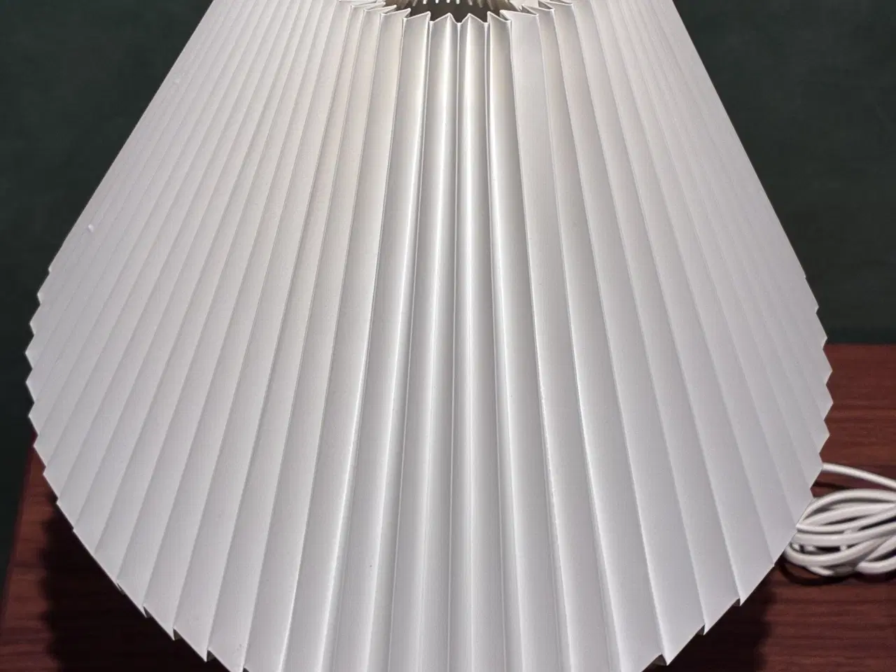 Billede 6 - Den virkelig smukke Le Klint model 306 lampe 