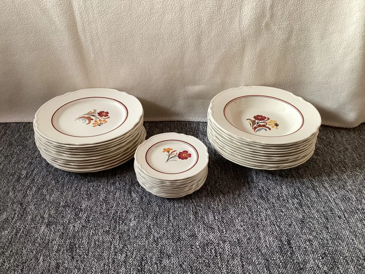 Billede 2 - Engelsk fajance spisestel