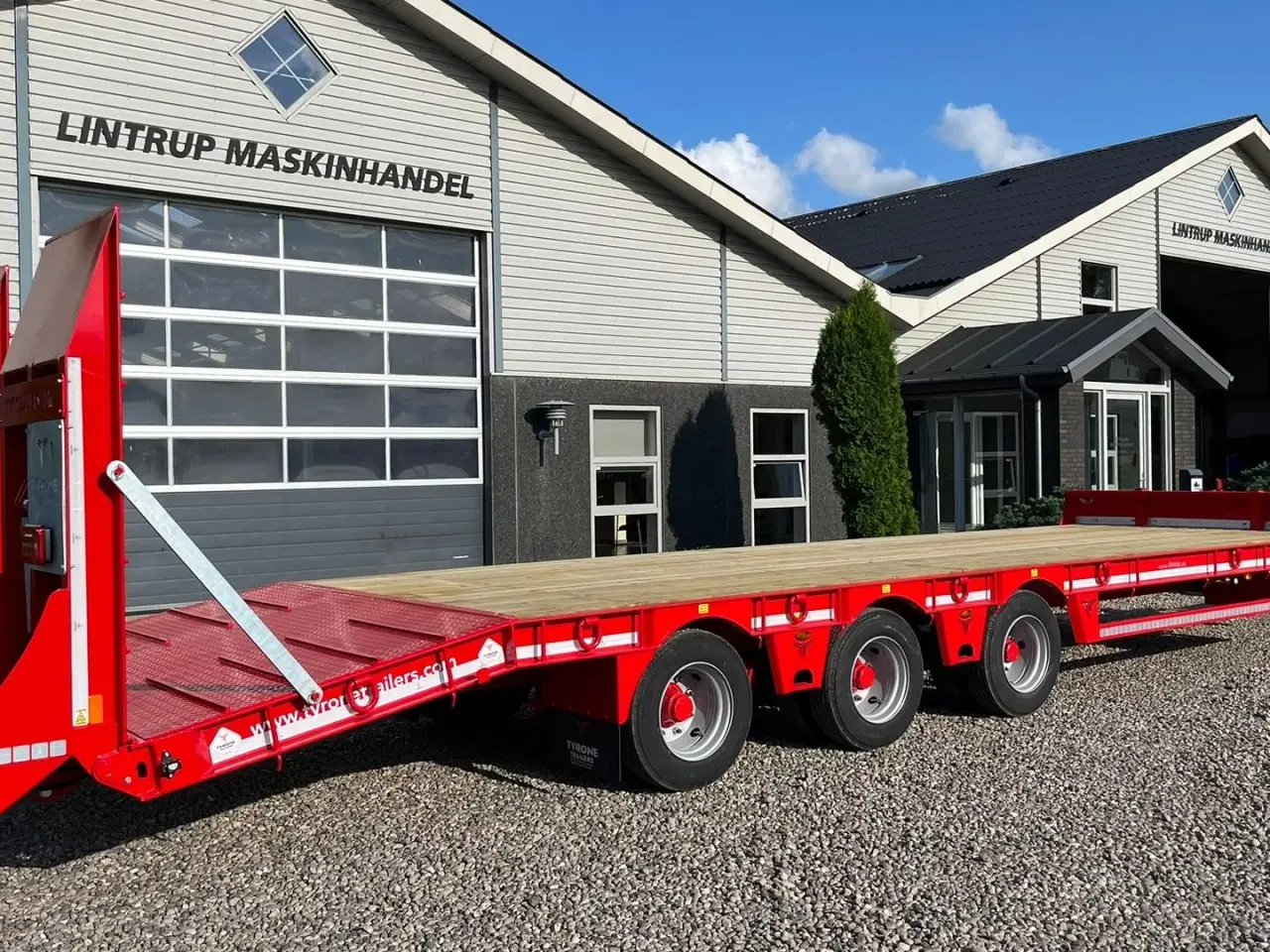 Billede 19 - Tyrone 27TLL LANG MODEL med kombi bremser, både luft og hydrauliske bremser. Affjedret træk og affjedret aksler. Med hydrauliske ramper og værktøjskasse
