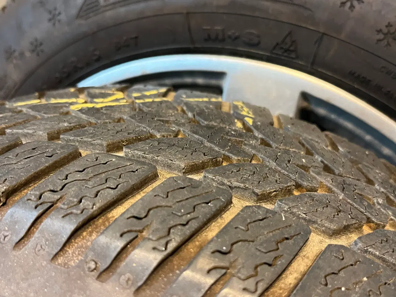 Billede 3 - Dunlop vinterdæk på alufælge, 4 stk