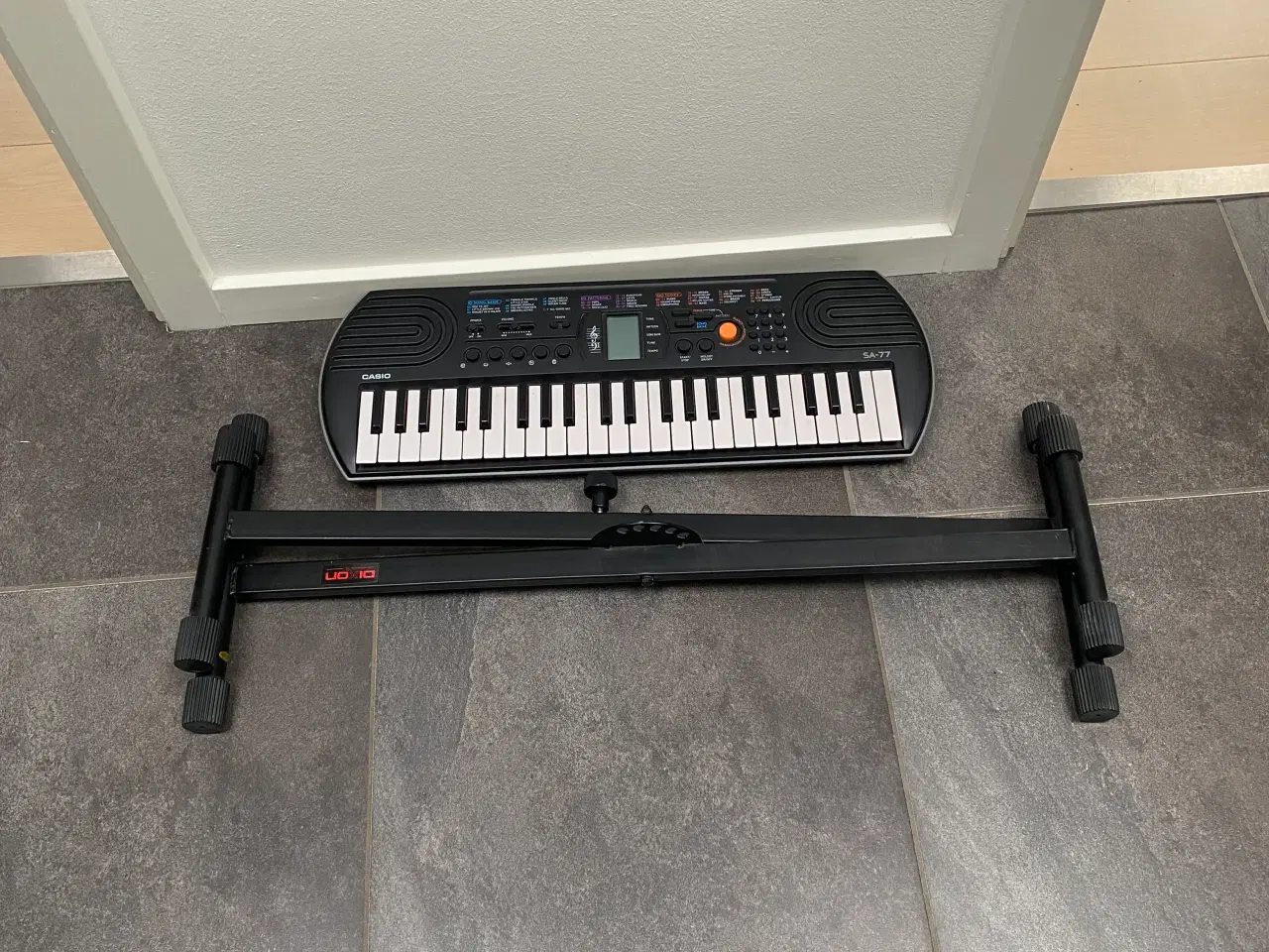Billede 2 - Casio keyboard med sammenklappeligt stativ