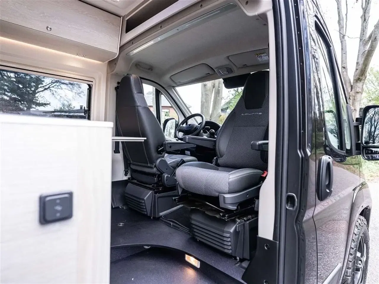 Billede 49 - 2026 - Tourne 6.0 Cruise Light Black   Tourne med essentielt udstyr