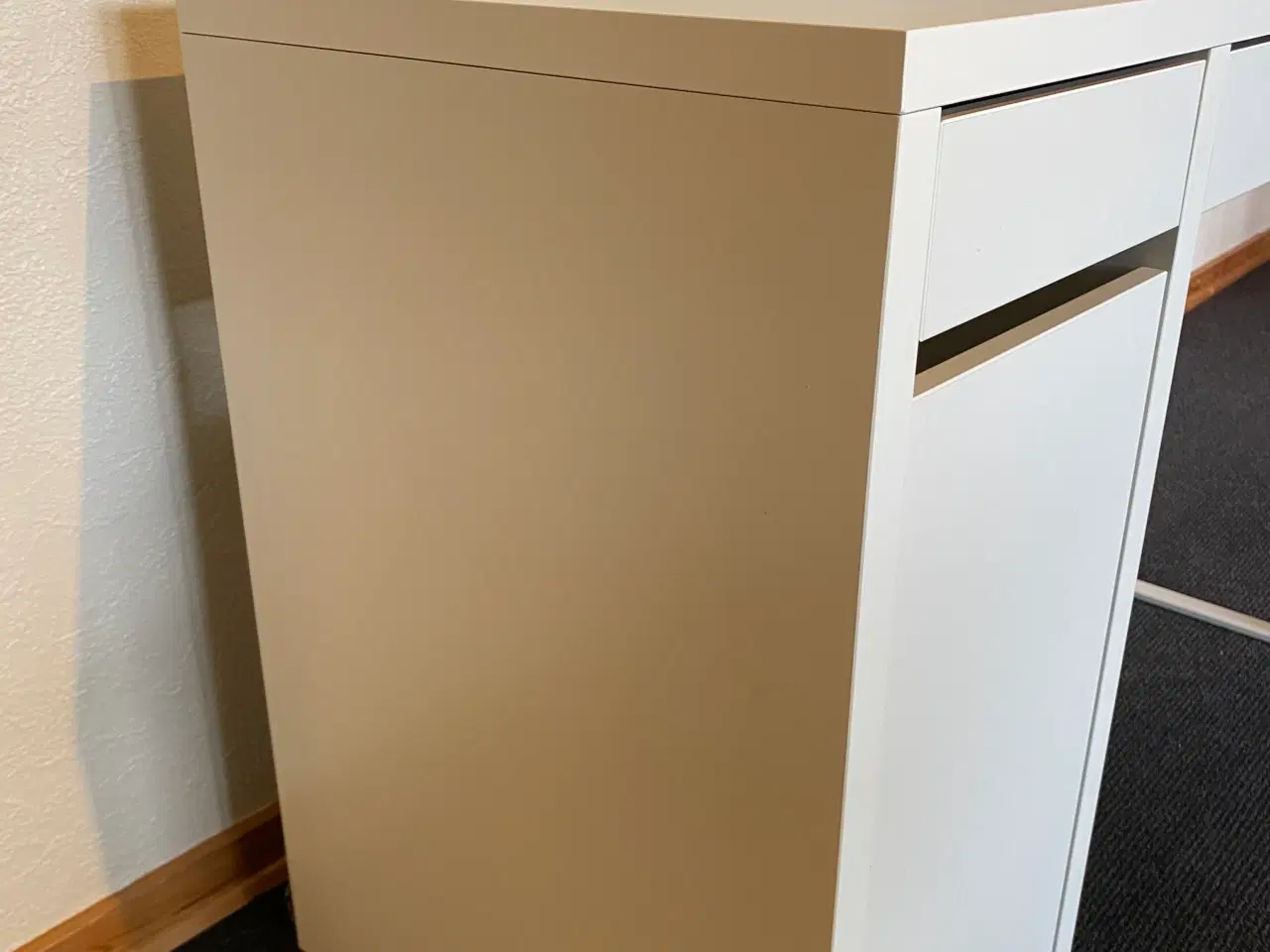 Billede 2 - MICKE skrivebord 105 cm x 50 cm