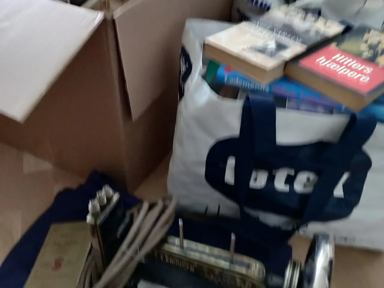 Billede 2 - Gamle sager - 2 stk kasser m.m.