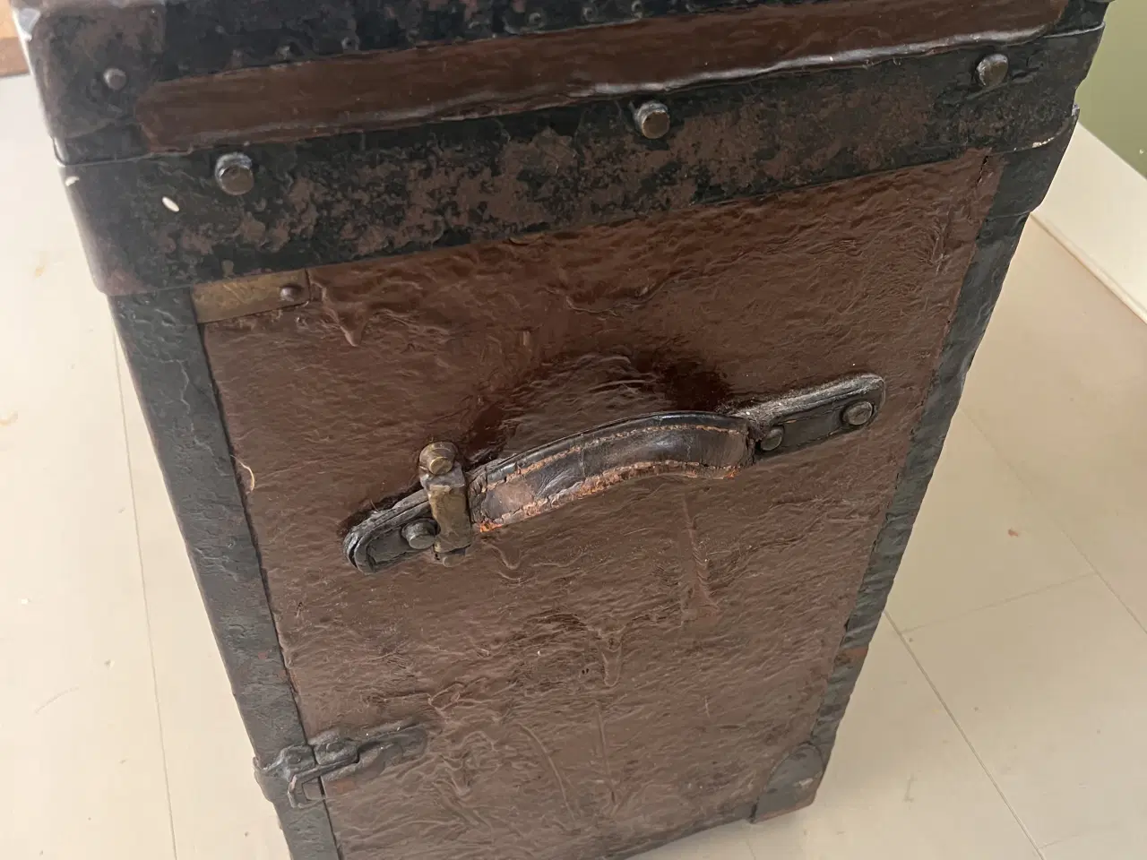 Billede 12 - Antik kuffert til at sælge vare fra