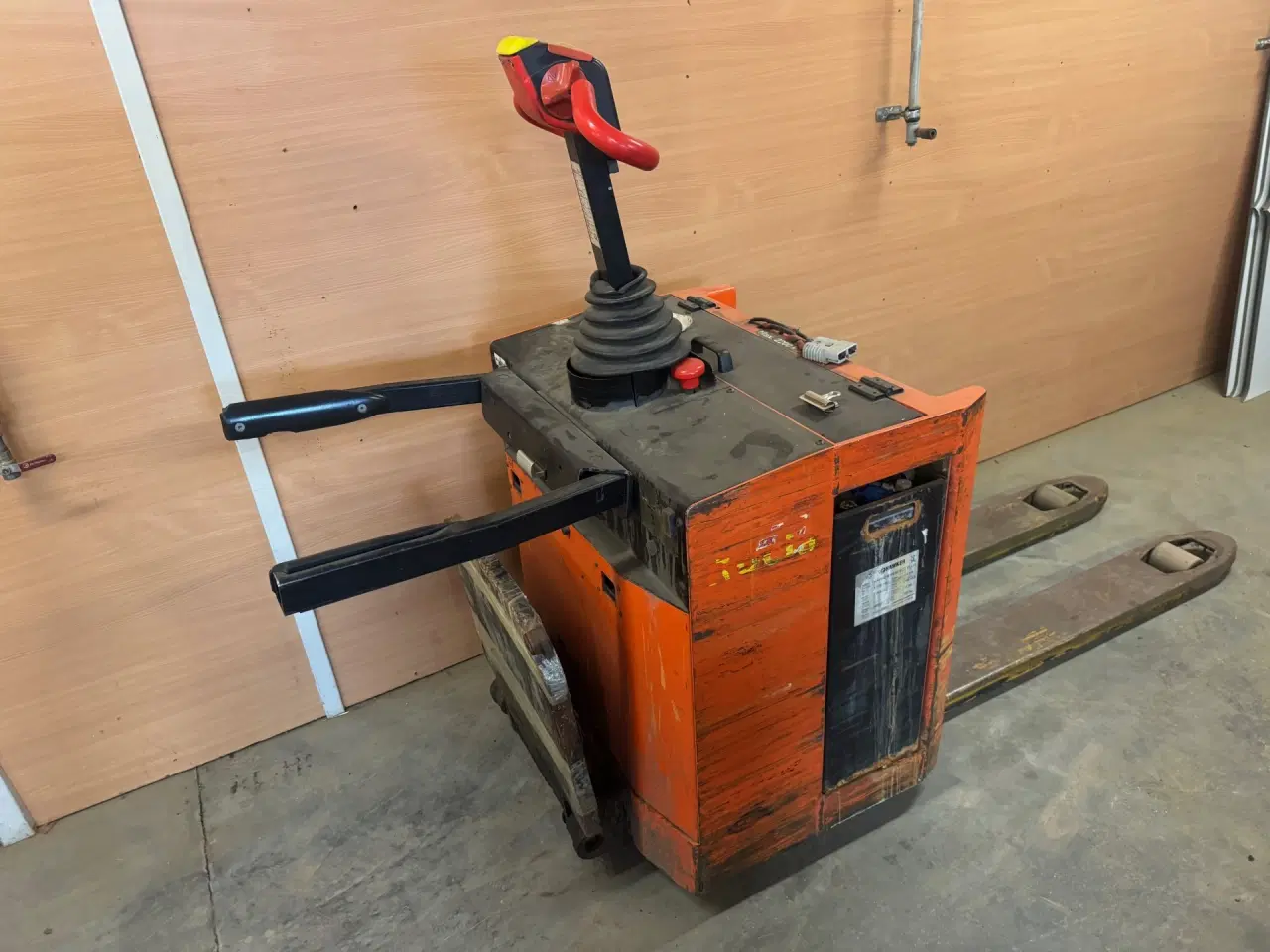 Billede 2 - Billig elektrisk palleløfter med ståplade.