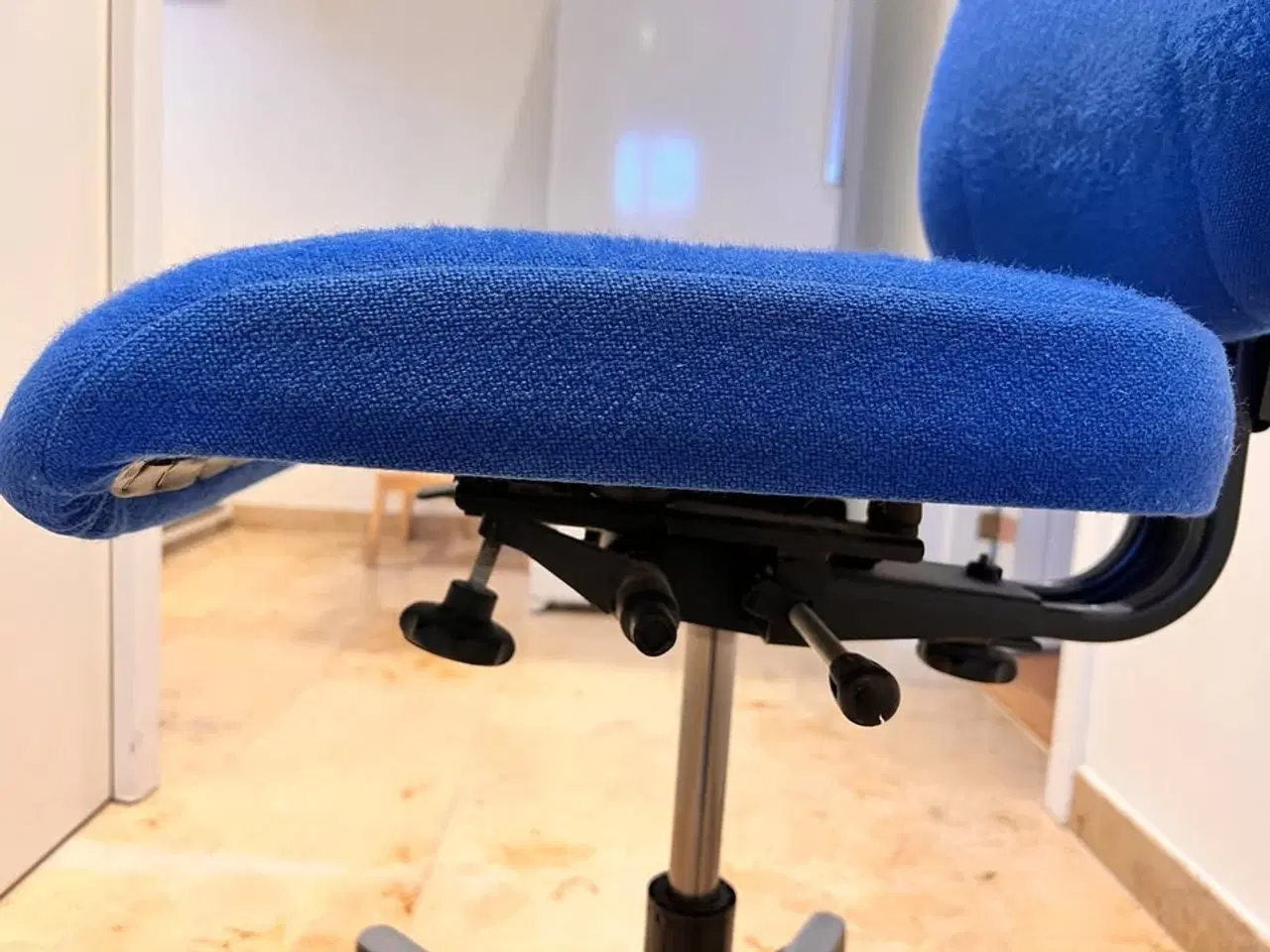 Billede 2 - Ergonomisk kontorstol fra Kinnarps – høj kvalitet