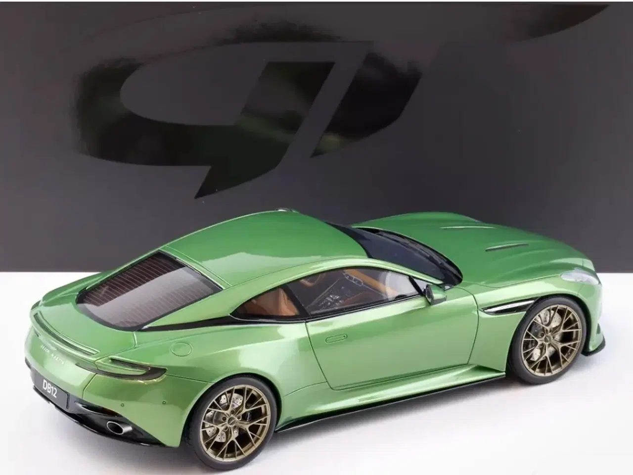 Billede 3 - 1:18 Aston Martin DB12 Vantage 2023