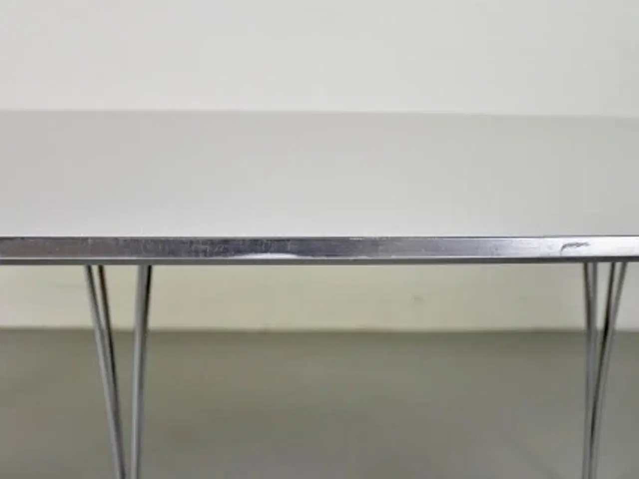 Billede 10 - Fritz hansen konferencebord i grå med oval plade, 240 cm.