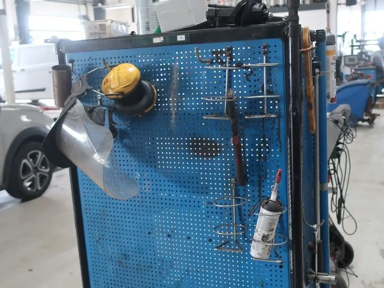 Billede 11 - Værktøjsskab med indhold