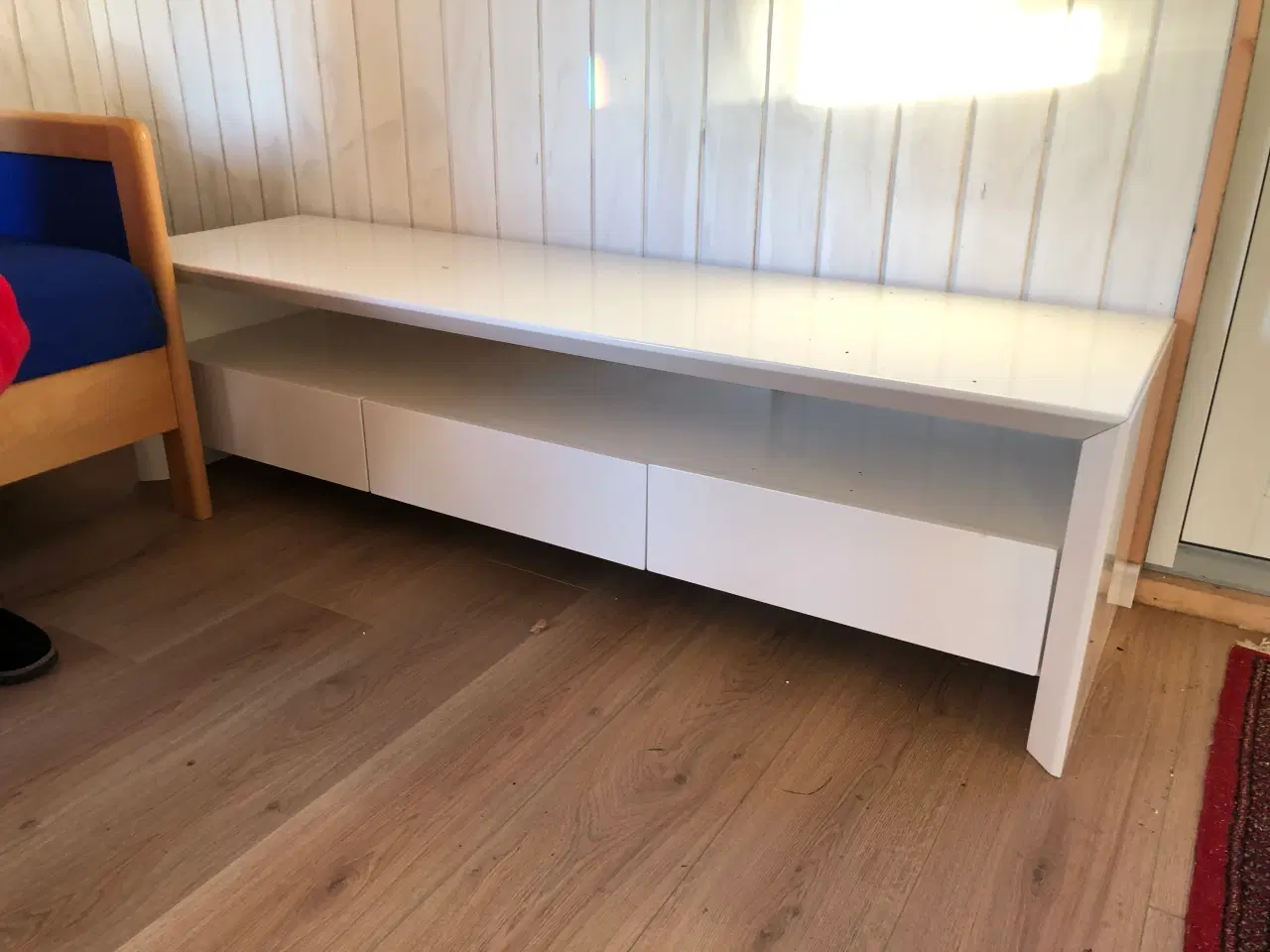 Billede 1 - Reol til TV med 3 skuffer