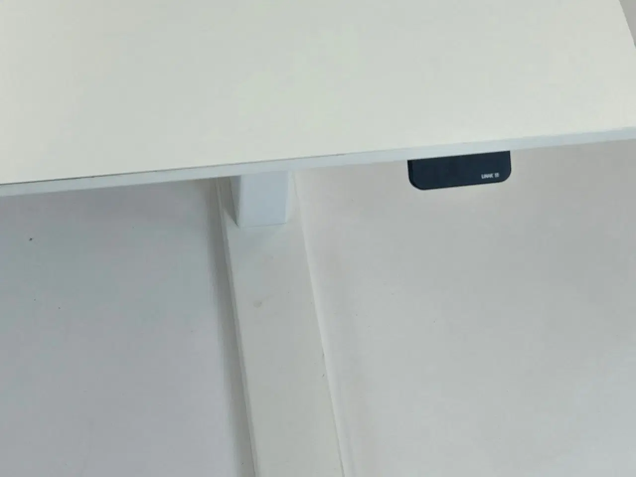 Billede 3 - Hæve-/sænkebord 120x80 med mørkegrøn skærmvæg - Linak