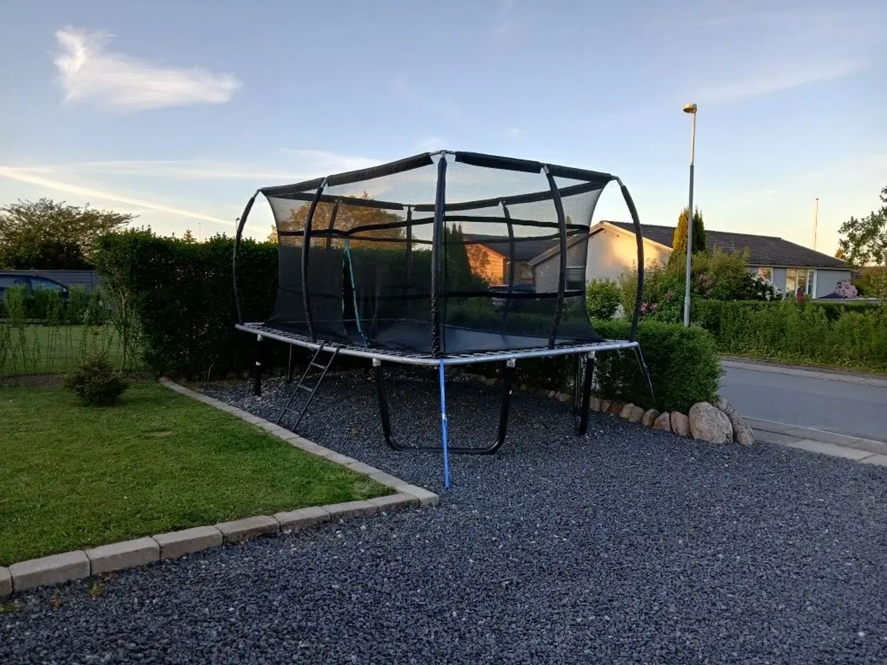 Billede 1 - Jumpmaster 460x300, firkantet trampolin på ben.