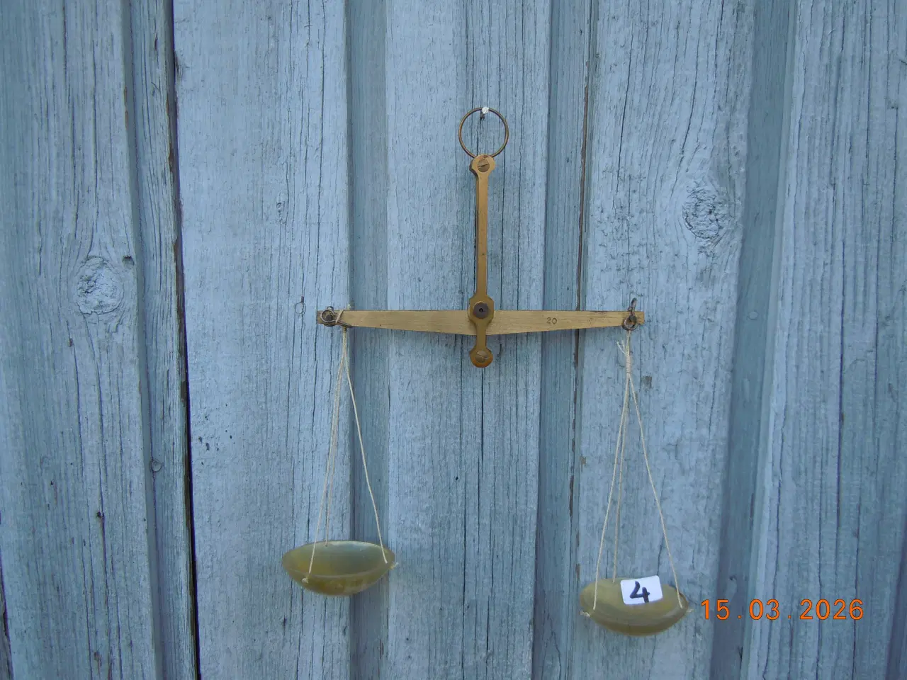 Billede 1 - Pæn balancevægt af messing med hornskåle.