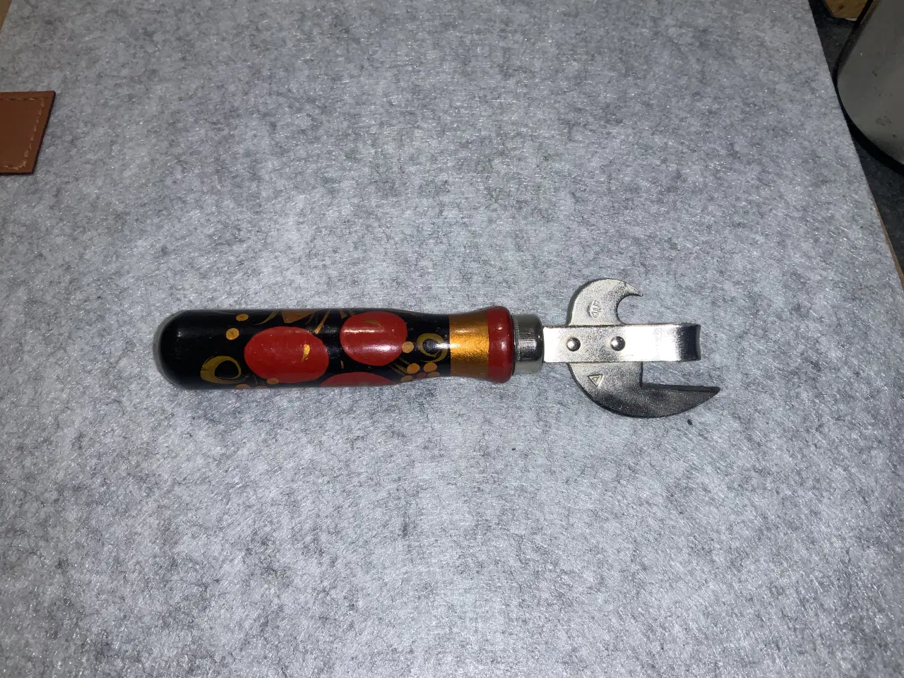 Billede 1 - Antik russisk øl- og dåseåbner (træ/stål)