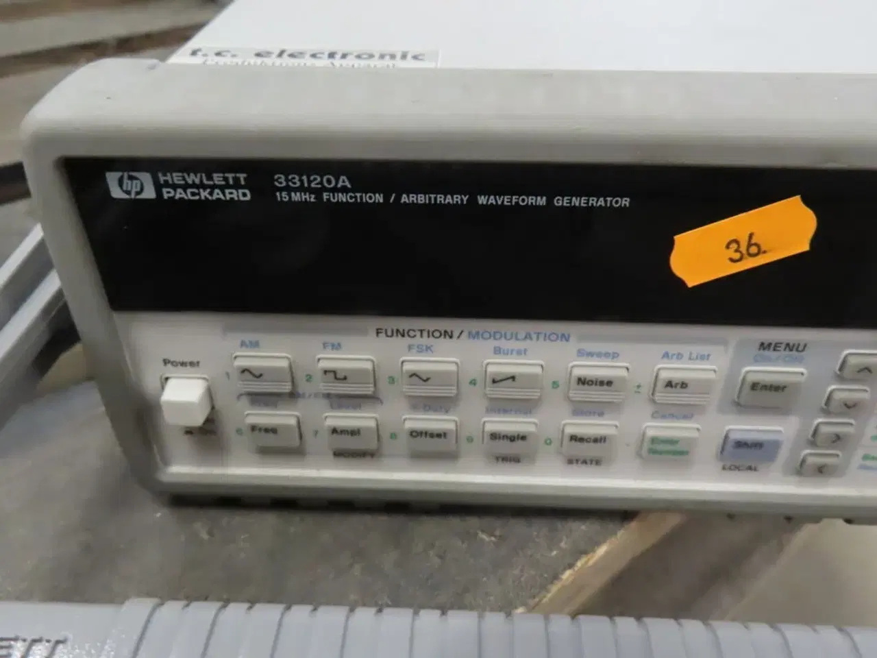 Billede 1 - Waveform Generator HP 33120A