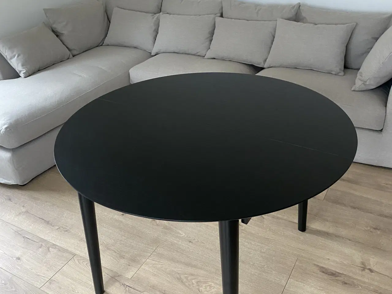 Billede 2 - Rundt spisebord med tillægsplader 