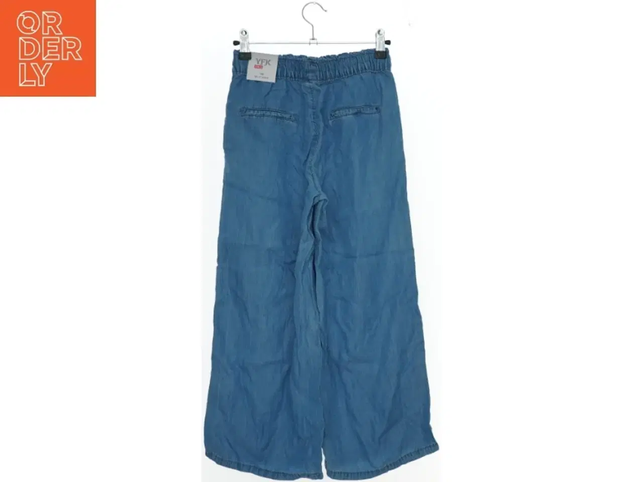 Billede 2 - Blå bukser med elastisk talje fra YFK (str. 146)