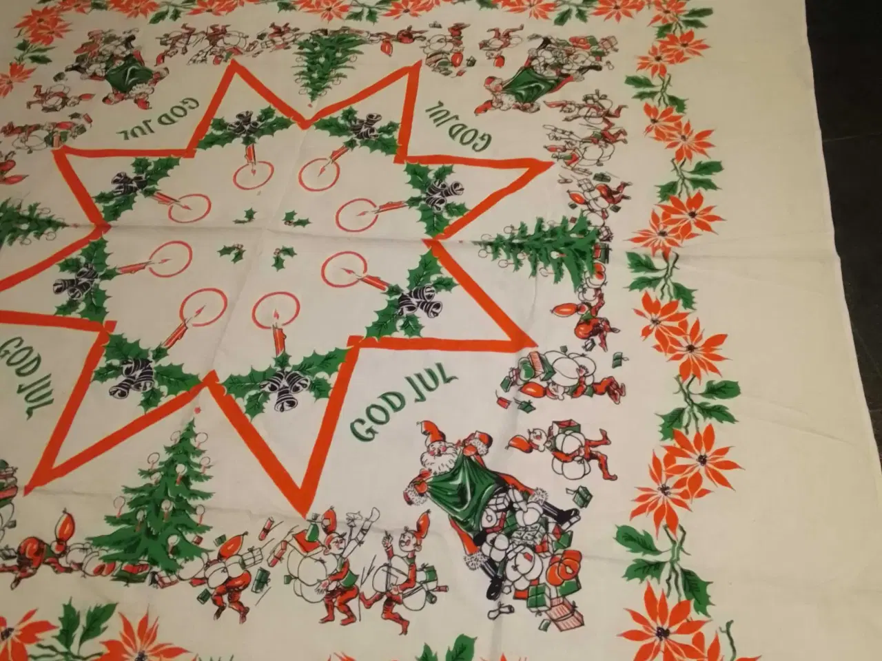 Billede 3 - Daells varehus juledug /juletræstæppe