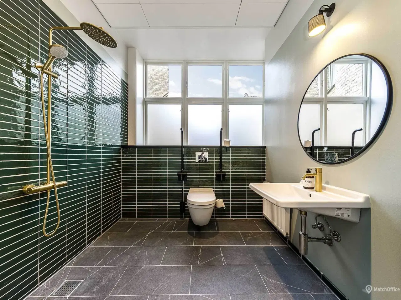 Billede 9 - Nyistandsat kontorlejemål i klassisk københavnerejendom – Fantastisk udsigt over byens tage og tårne