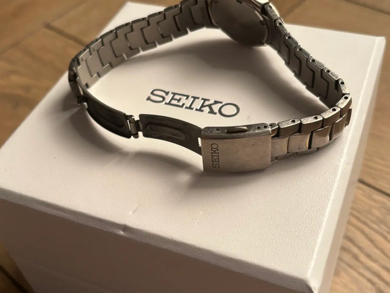 Billede 4 - Seiko Titanium 50M ur – japansk kvalitet, med æske