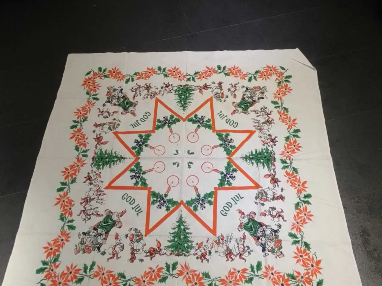 Billede 1 - Daells varehus juledug /juletræstæppe
