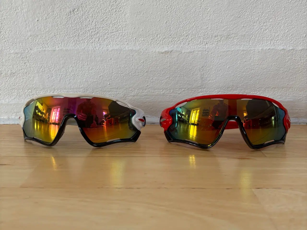 Billede 1 - Sportsbriller i Rød og Hvid ramme med Røde linser