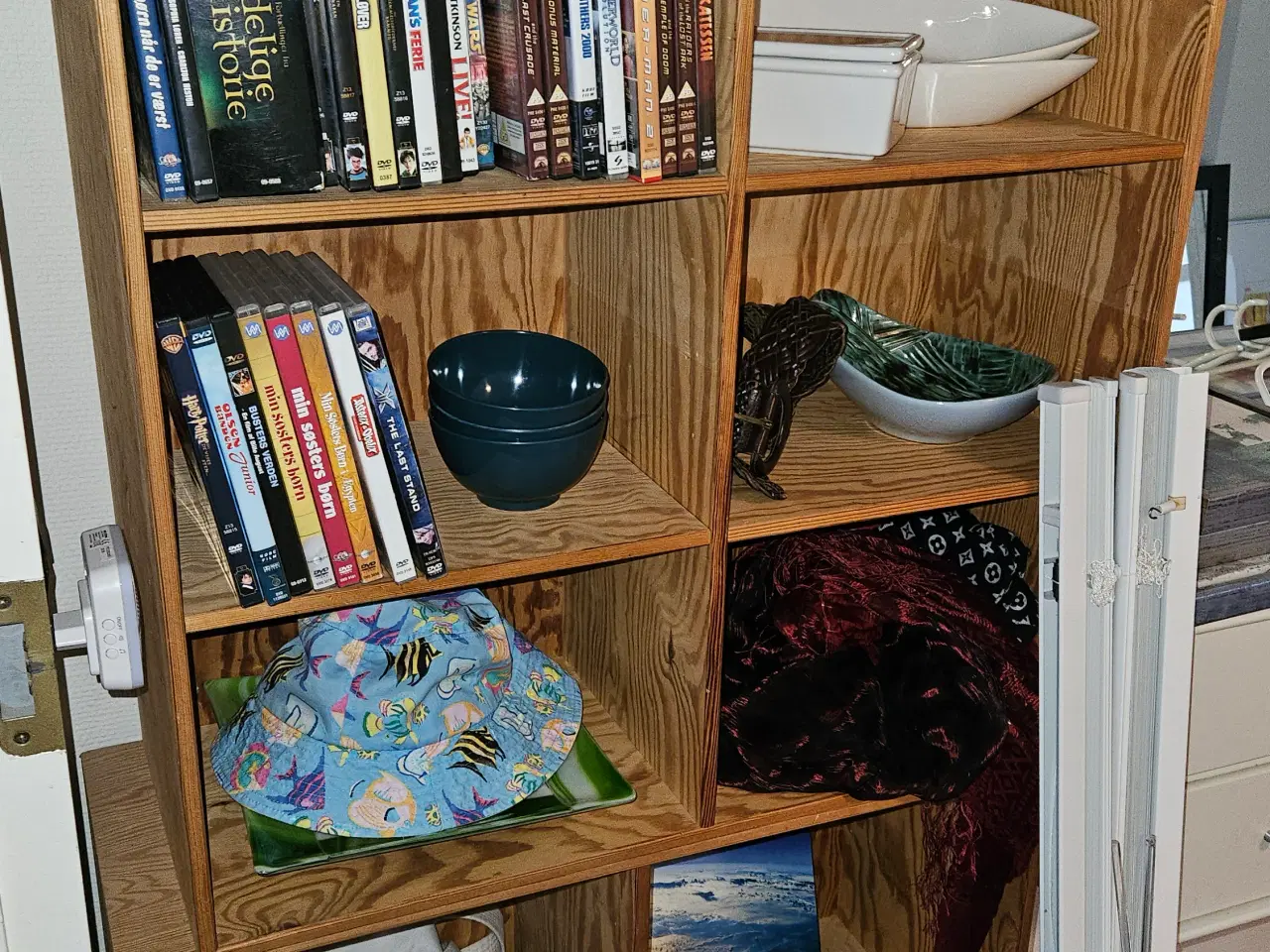 Billede 1 - Blandet landhandel: spejReoler, hvidt service, DVD