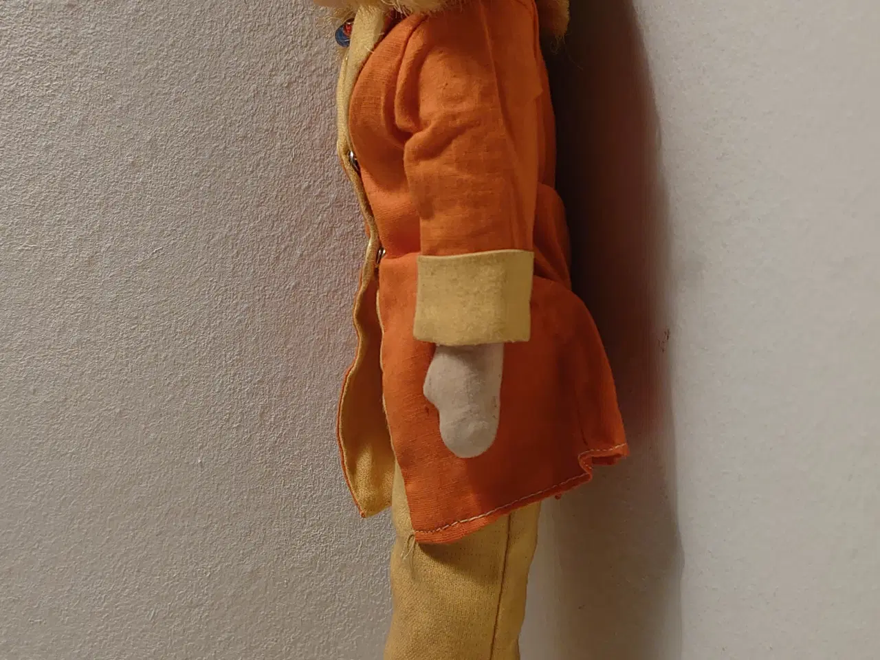 Billede 2 - Vintage dukke med 1960´er look. H 43cm.