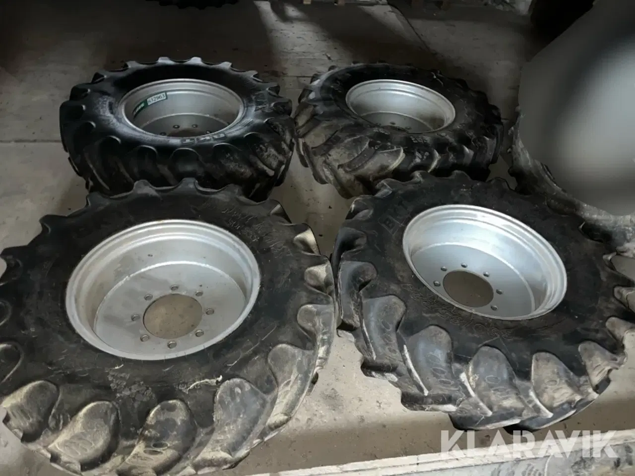 Billede 3 - Landsbrugshjul med fælge BKT og Firestone 380/85R24 - 4 styk
