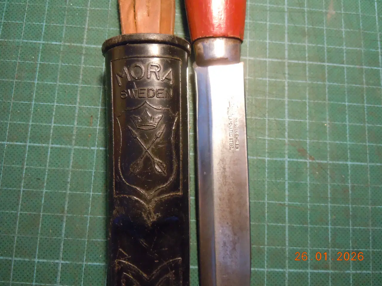 Billede 1 - Lang Frost Mora kniv i skede.